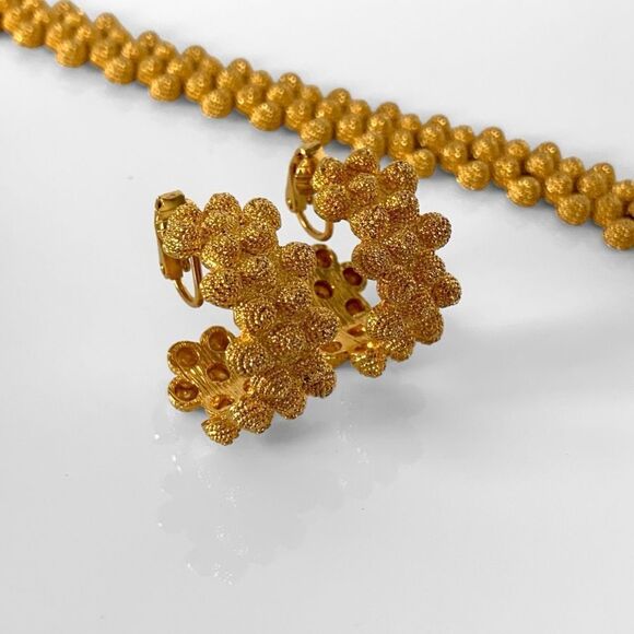 Vintage Gold Beehive Textured Bracelet Hoop Earrings Set - Picture 3 of 9